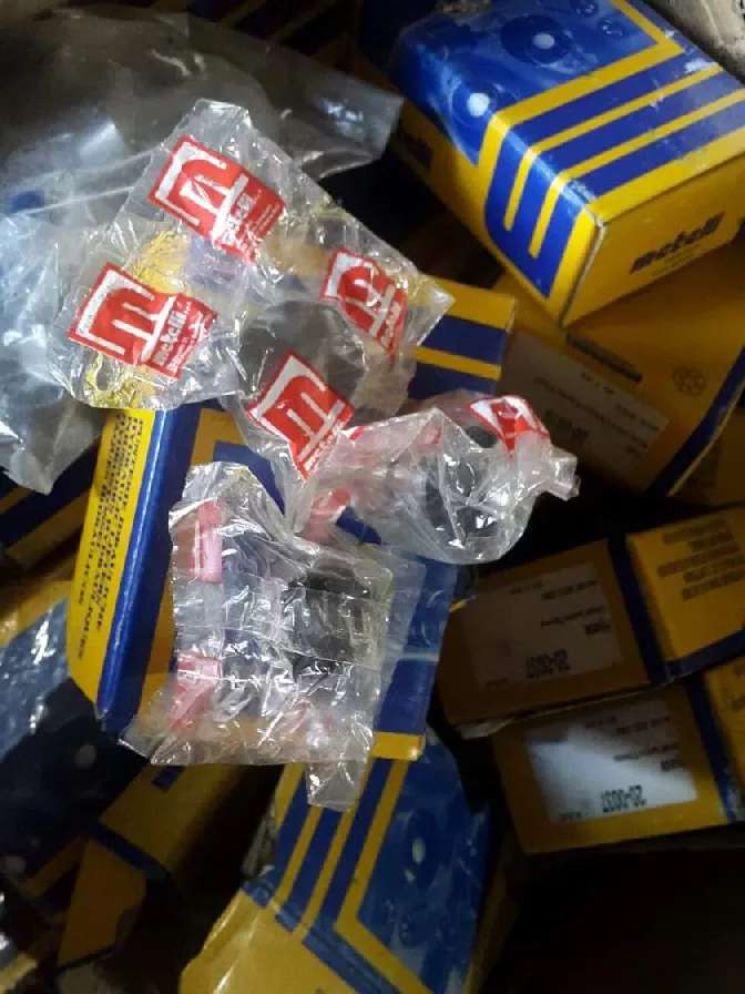 Lot de pieces plus de 30 mille pieces Lot de pieces plus de 30 mille pieces
